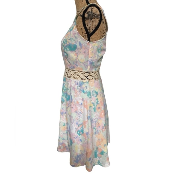 Eight Sixty Crochet Cutout Pastel Floral Sleeveless Mini Dress Women’s Medium - Picture 5 of 14